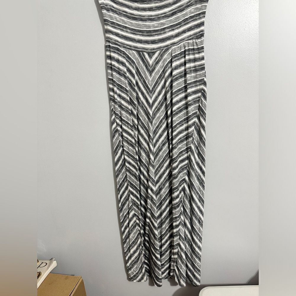Motherhood gray and white maxi skirt size L
